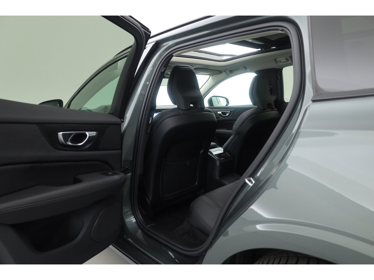 Volvo V60 2.0 T6 Plug-in hybrid AWD Plus Dark | SOH 101.9% | Forest Lake | Pano | Head-Up | Harman Kardon | 360cam | Pilot Assist | Stoel-Stuurverw.