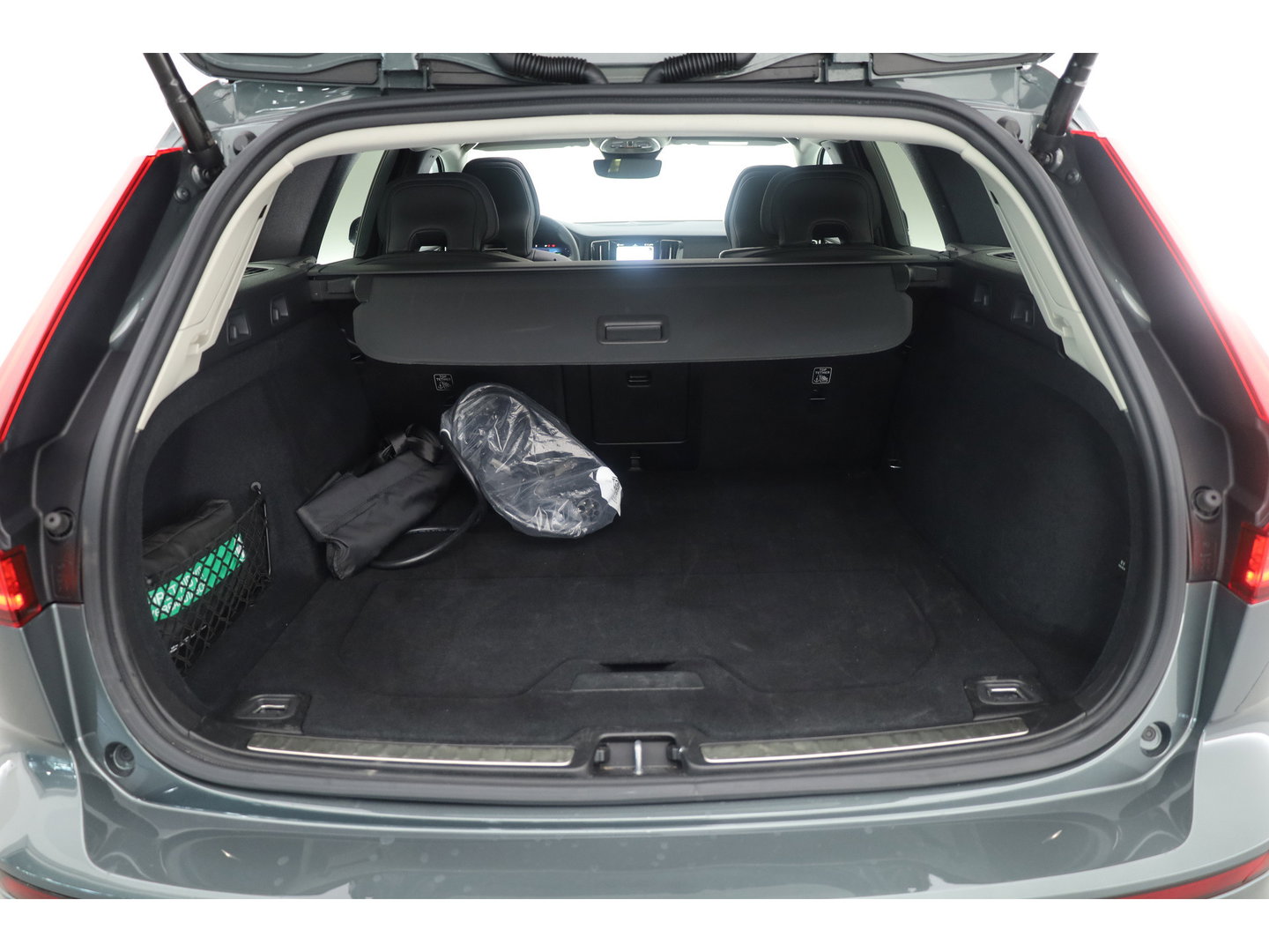 Volvo V60 2.0 T6 Plug-in hybrid AWD Plus Dark | SOH 101.9% | Forest Lake | Pano | Head-Up | Harman Kardon | 360cam | Pilot Assist | Stoel-Stuurverw.