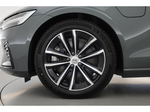 Volvo V60 2.0 T6 Plug-in hybrid AWD Plus Dark | SOH 101.9% | Forest Lake | Pano | Head-Up | Harman Kardon | 360cam | Pilot Assist | Stoel-Stuurverw.