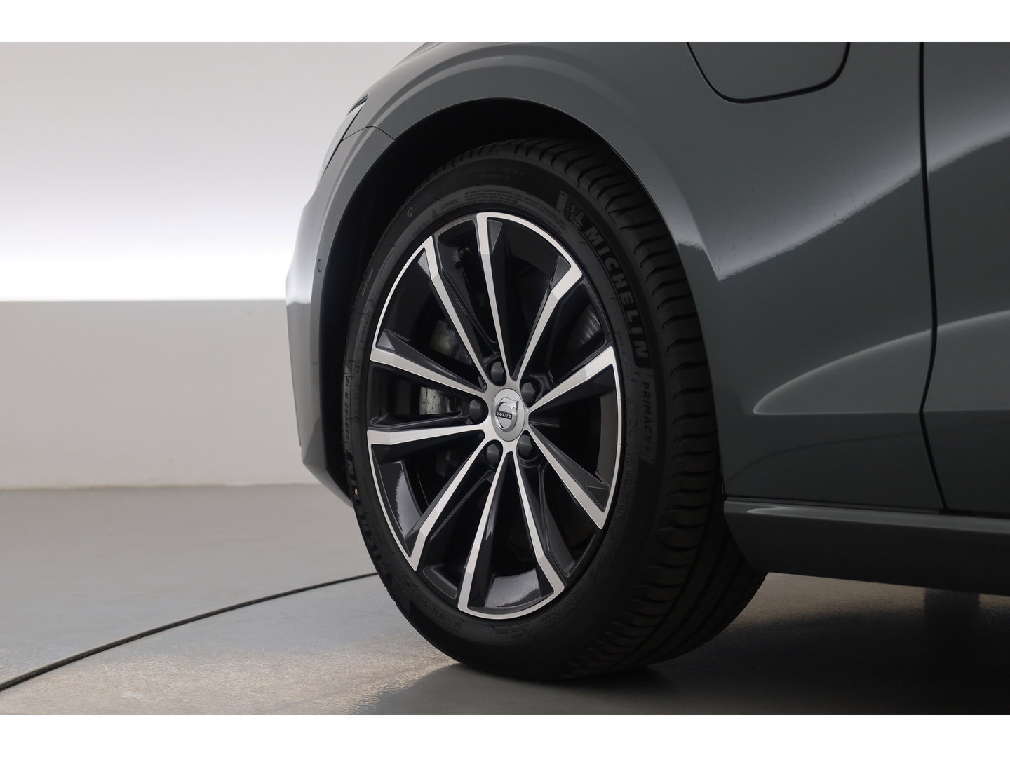 Volvo V60 2.0 T6 Plug-in hybrid AWD Plus Dark | SOH 101.9% | Forest Lake | Pano | Head-Up | Harman Kardon | 360cam | Pilot Assist | Stoel-Stuurverw.