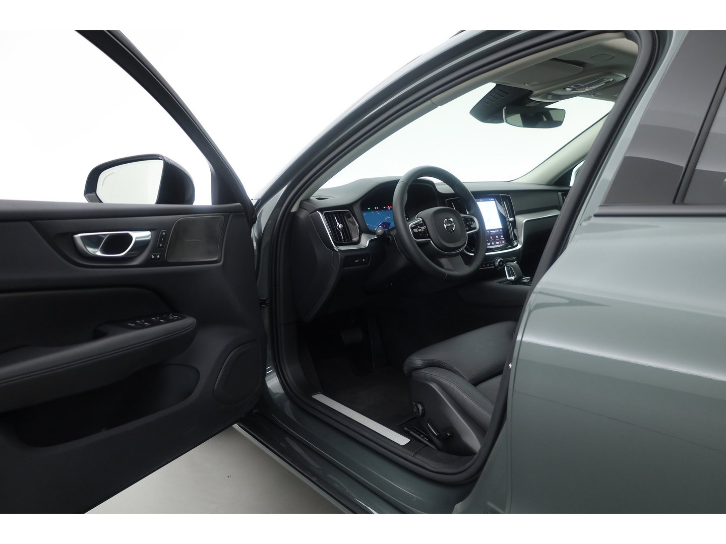Volvo V60 2.0 T6 Plug-in hybrid AWD Plus Dark | SOH 101.9% | Forest Lake | Pano | Head-Up | Harman Kardon | 360cam | Pilot Assist | Stoel-Stuurverw.