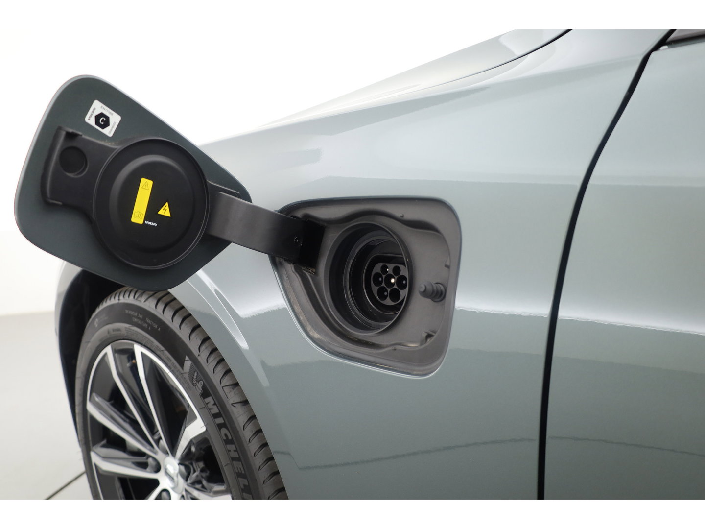 Volvo V60 2.0 T6 Plug-in hybrid AWD Plus Dark | SOH 101.9% | Forest Lake | Pano | Head-Up | Harman Kardon | 360cam | Pilot Assist | Stoel-Stuurverw.