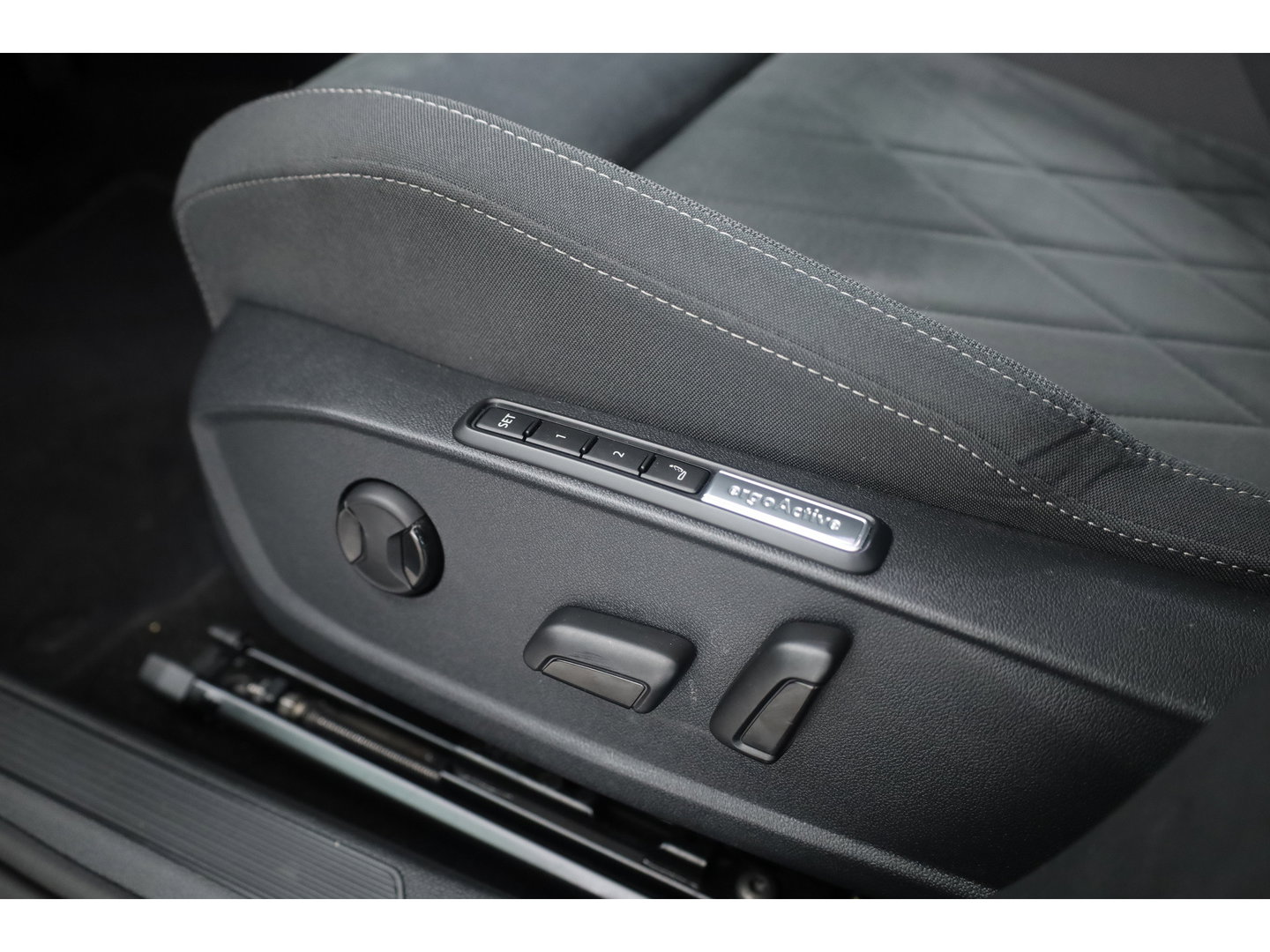 Volkswagen Golf 1.0 eTSI Life Business | Adapt. Cruise | Memory | Massage | Apple CarPlay & Android Auto | Stoel- Stuurverw. |