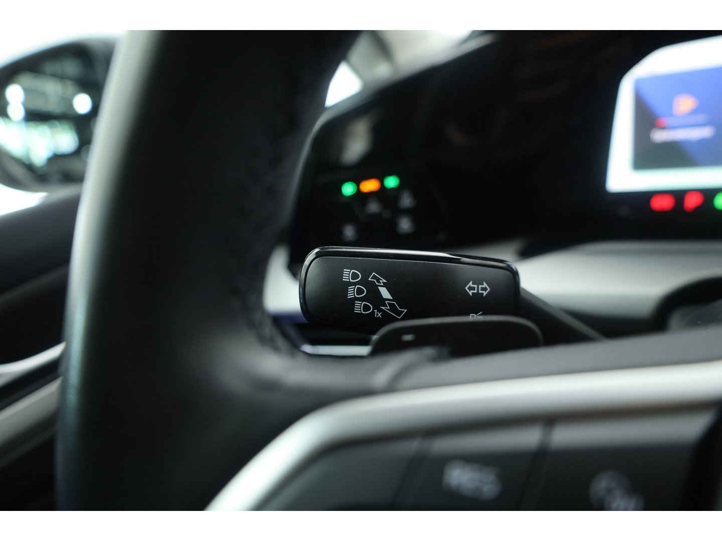 Volkswagen Golf 1.0 eTSI Life Business | Adapt. Cruise | Memory | Massage | Apple CarPlay & Android Auto | Stoel- Stuurverw. |