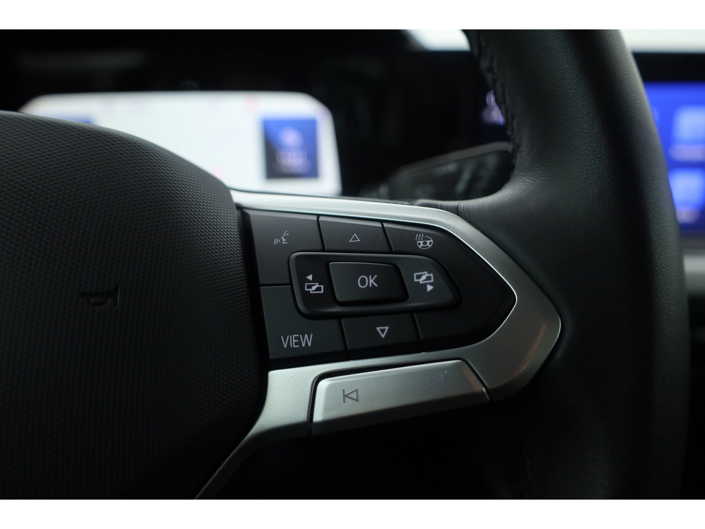 Volkswagen Golf 1.0 eTSI Life Business | Adapt. Cruise | Memory | Massage | Apple CarPlay & Android Auto | Stoel- Stuurverw. |