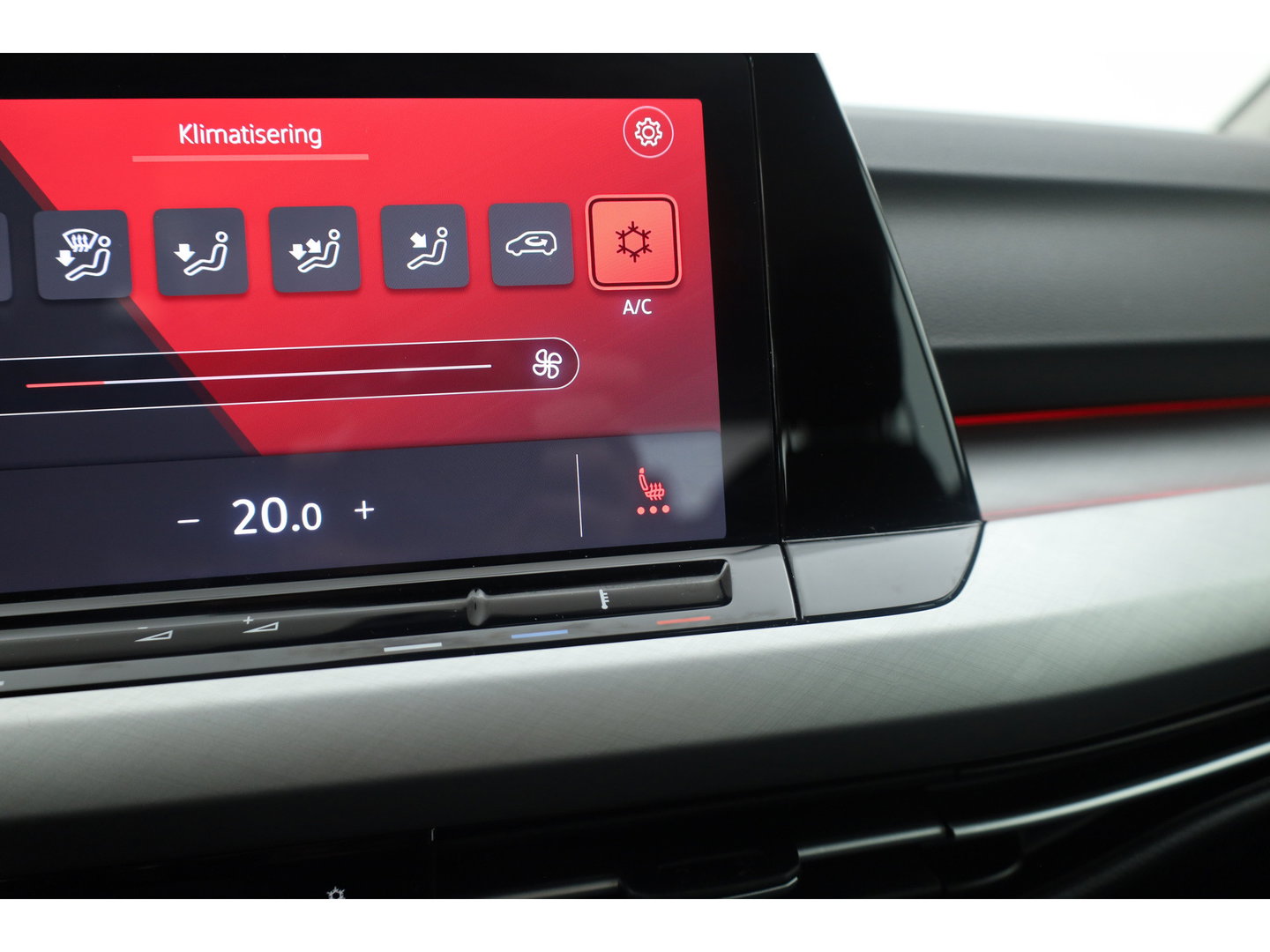 Volkswagen Golf 1.0 eTSI Life Business | Adapt. Cruise | Memory | Massage | Apple CarPlay & Android Auto | Stoel- Stuurverw. |