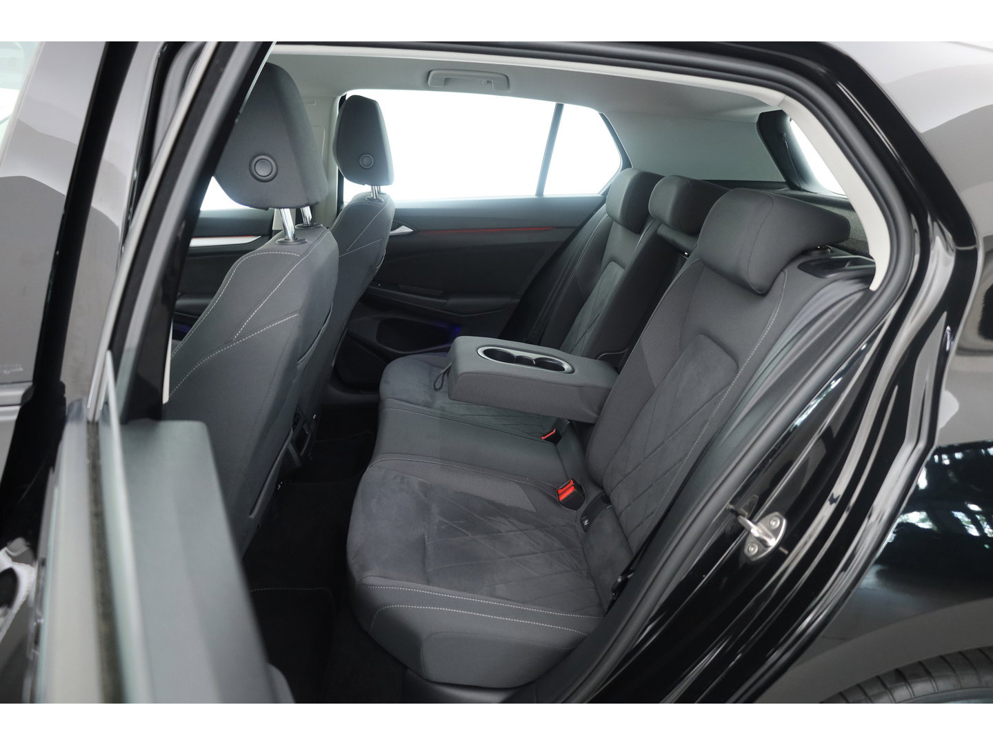 Volkswagen Golf 1.0 eTSI Life Business | Adapt. Cruise | Memory | Massage | Apple CarPlay & Android Auto | Stoel- Stuurverw. |