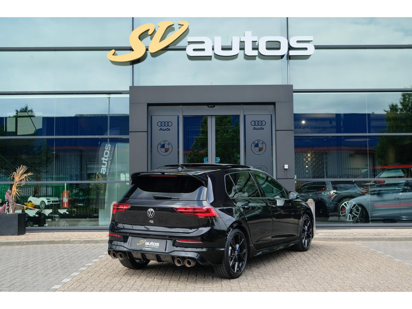 Volkswagen Golf R 2.0 TSI 320pk 8R 4Motion Performance Akrapovic Panoramadak Black edition IQ light DCC Camera