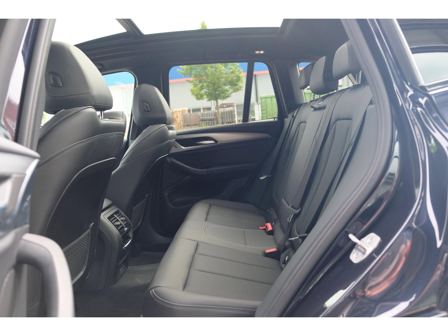 BMW X3 xDrive30e 292pk M-sport High Exe. Panoramadak Laser lampen 360 camera Black edition Sportstoelen leder