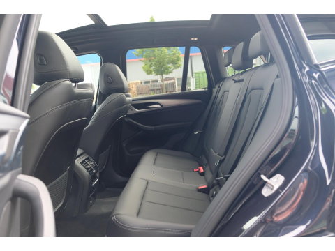 BMW X3 xDrive30e 292pk M-sport High Exe. Panoramadak Laser lampen 360 camera Black edition Sportstoelen leder