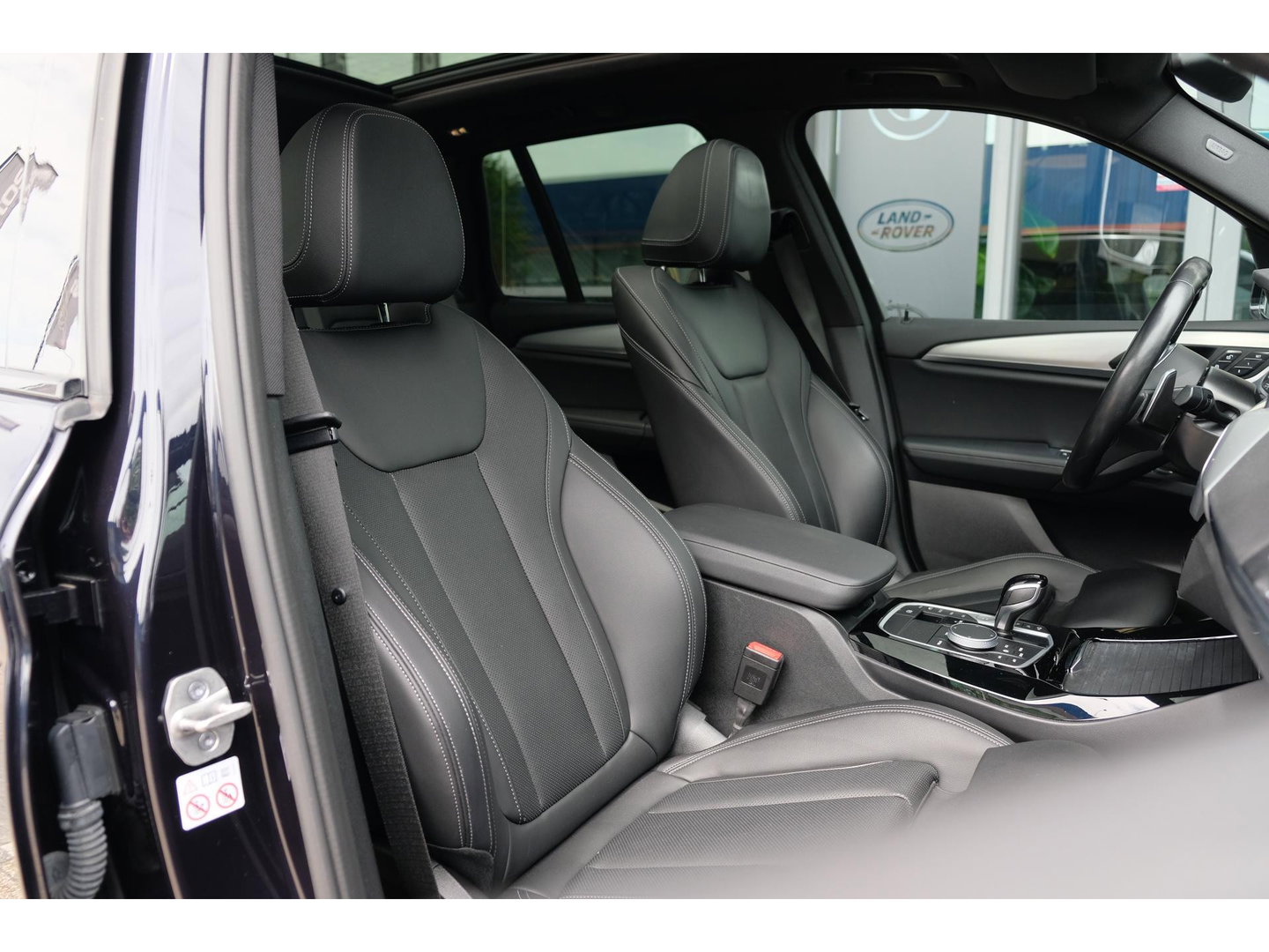 BMW X3 xDrive30e 292pk M-sport High Exe. Panoramadak Laser lampen 360 camera Black edition Sportstoelen leder