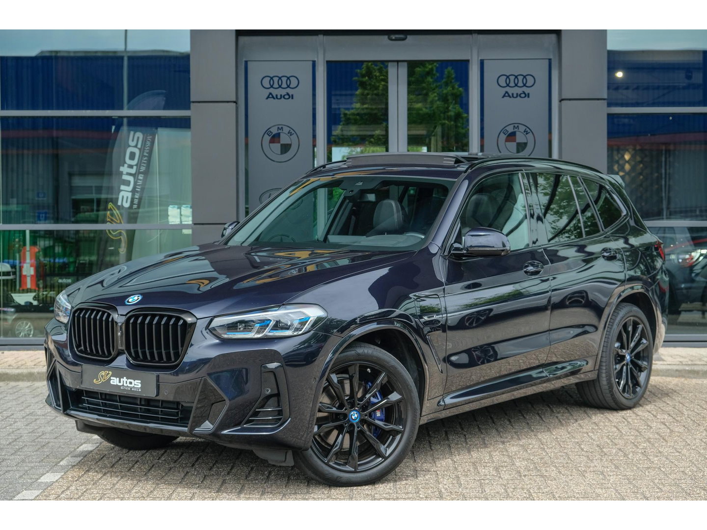 BMW X3 xDrive30e 292pk M-sport High Exe. Panoramadak Laser lampen 360 camera Black edition Sportstoelen leder