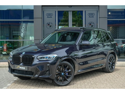 BMW X3 xDrive30e 292pk M-sport High Exe. Panoramadak Laser lampen 360 camera Black edition Sportstoelen leder