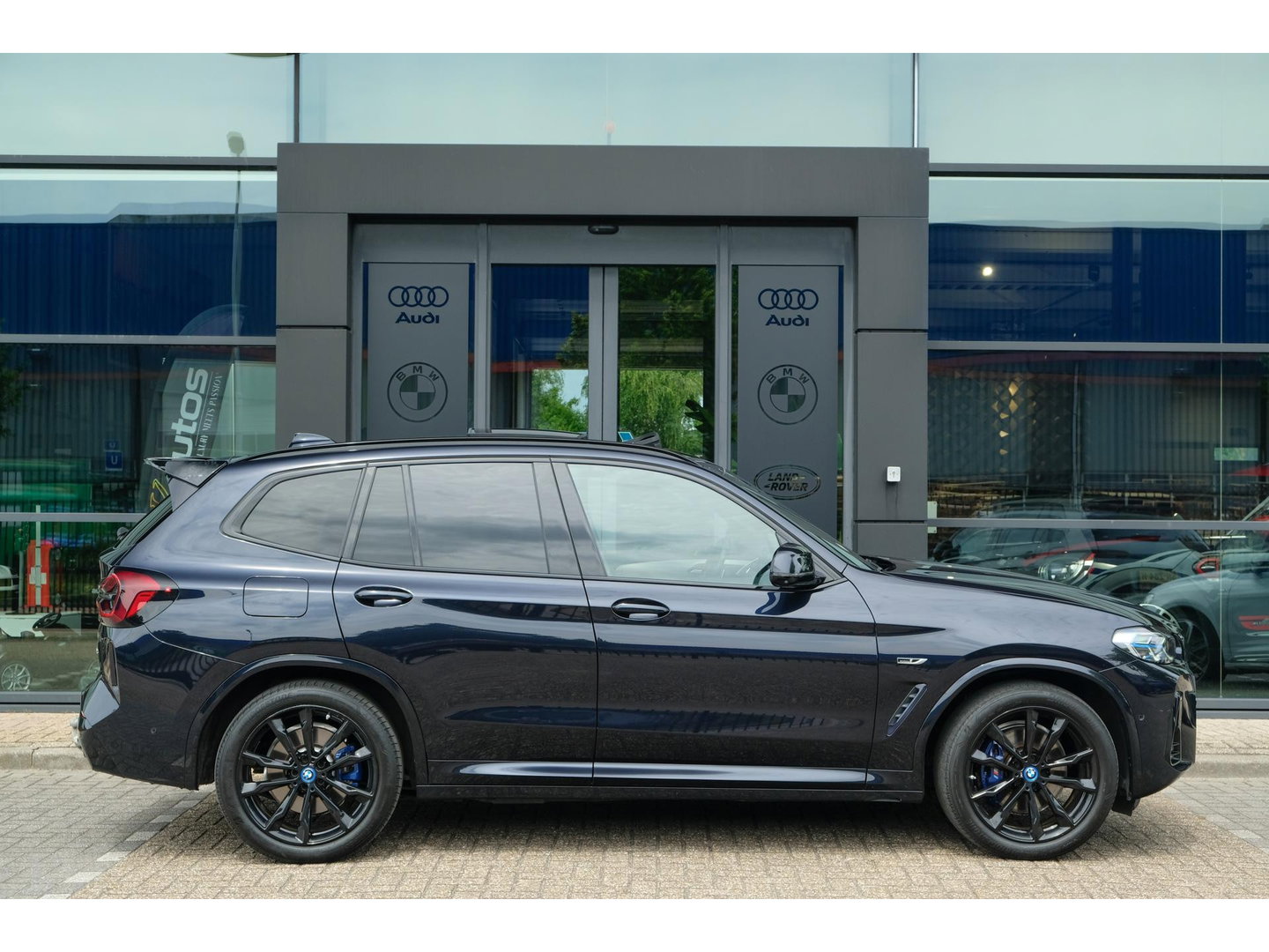 BMW X3 xDrive30e 292pk M-sport High Exe. Panoramadak Laser lampen 360 camera Black edition Sportstoelen leder