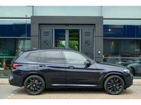 BMW X3 xDrive30e 292pk M-sport High Exe. Panoramadak Laser lampen 360 camera Black edition Sportstoelen leder
