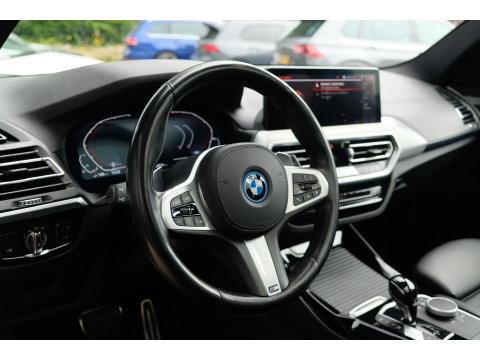 BMW X3 xDrive30e 292pk M-sport High Exe. Panoramadak Laser lampen 360 camera Black edition Sportstoelen leder
