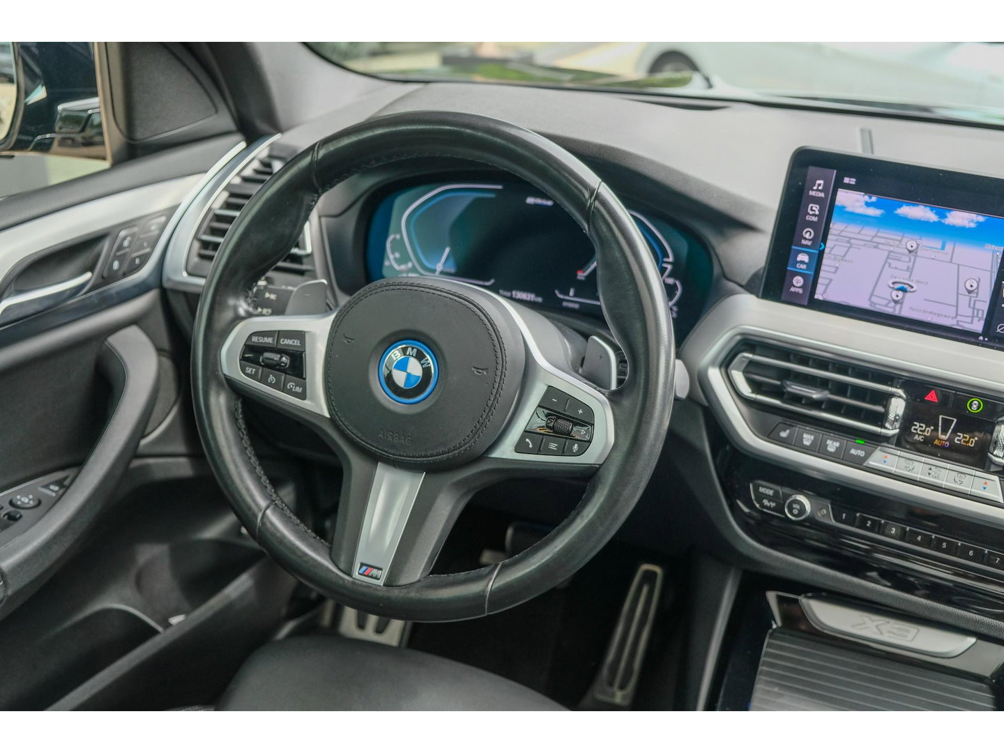 BMW X3 xDrive30e 292pk M-sport High Exe. Panoramadak Laser lampen 360 camera Black edition Sportstoelen leder