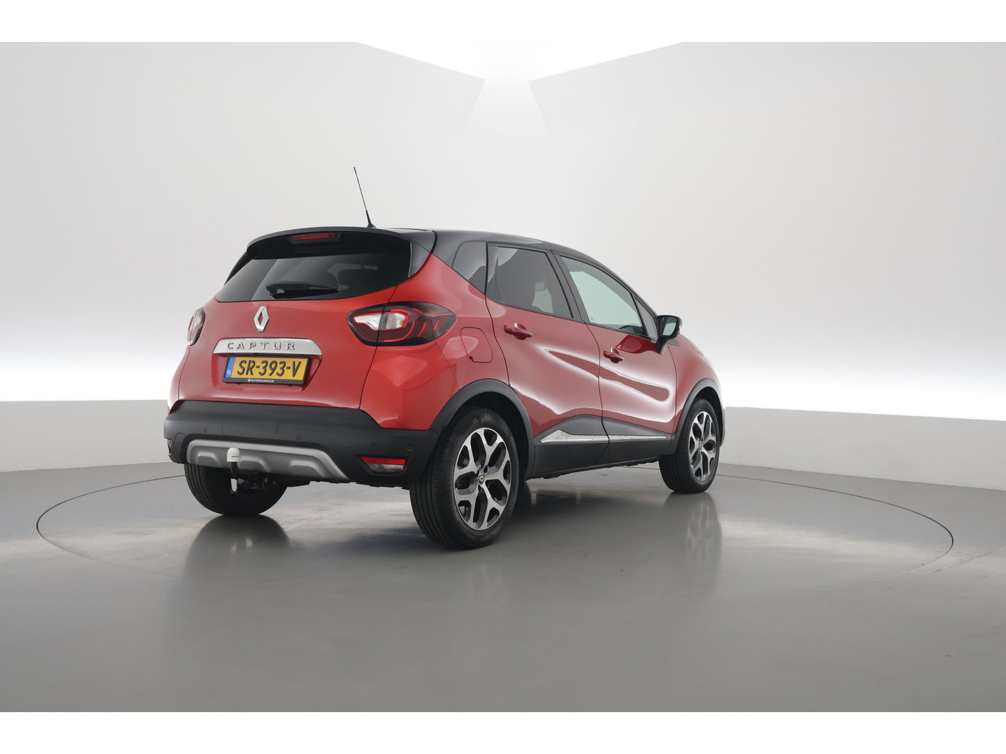 Renault Captur 0.9 TCe Intens | Trekhaak | Cruise Control | Keyless | Camera | Bluetooth | Navi | PDC V+A