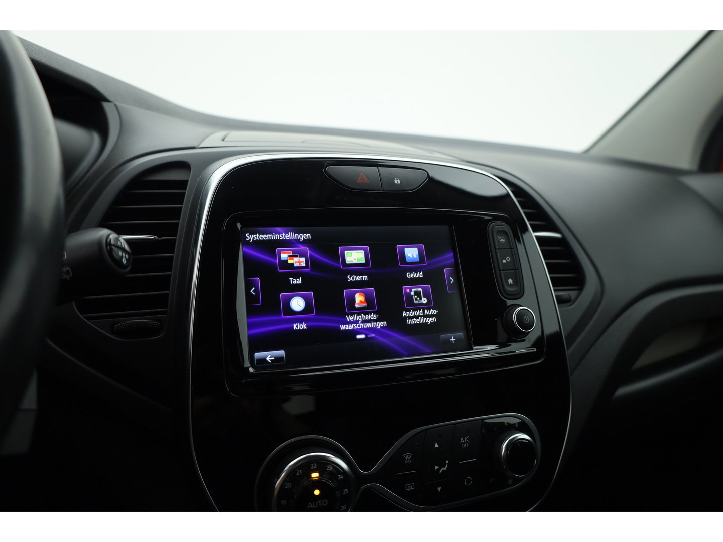 Renault Captur 0.9 TCe Intens | Trekhaak | Cruise Control | Keyless | Camera | Bluetooth | Navi | PDC V+A