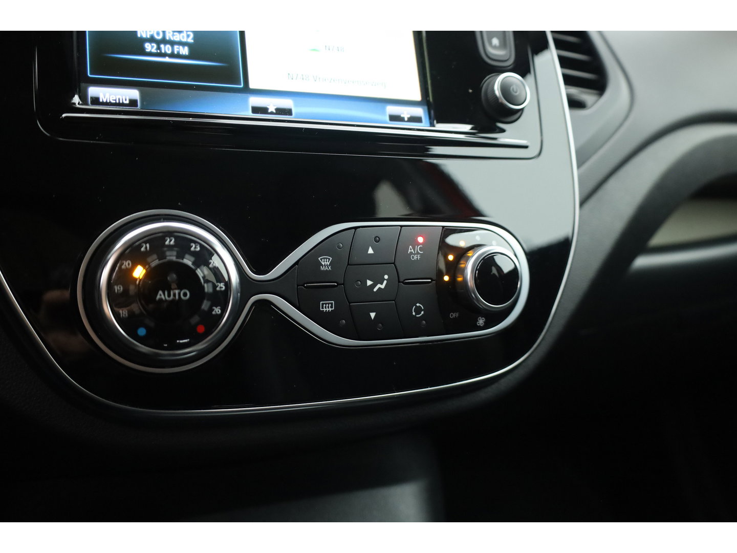 Renault Captur 0.9 TCe Intens | Trekhaak | Cruise Control | Keyless | Camera | Bluetooth | Navi | PDC V+A