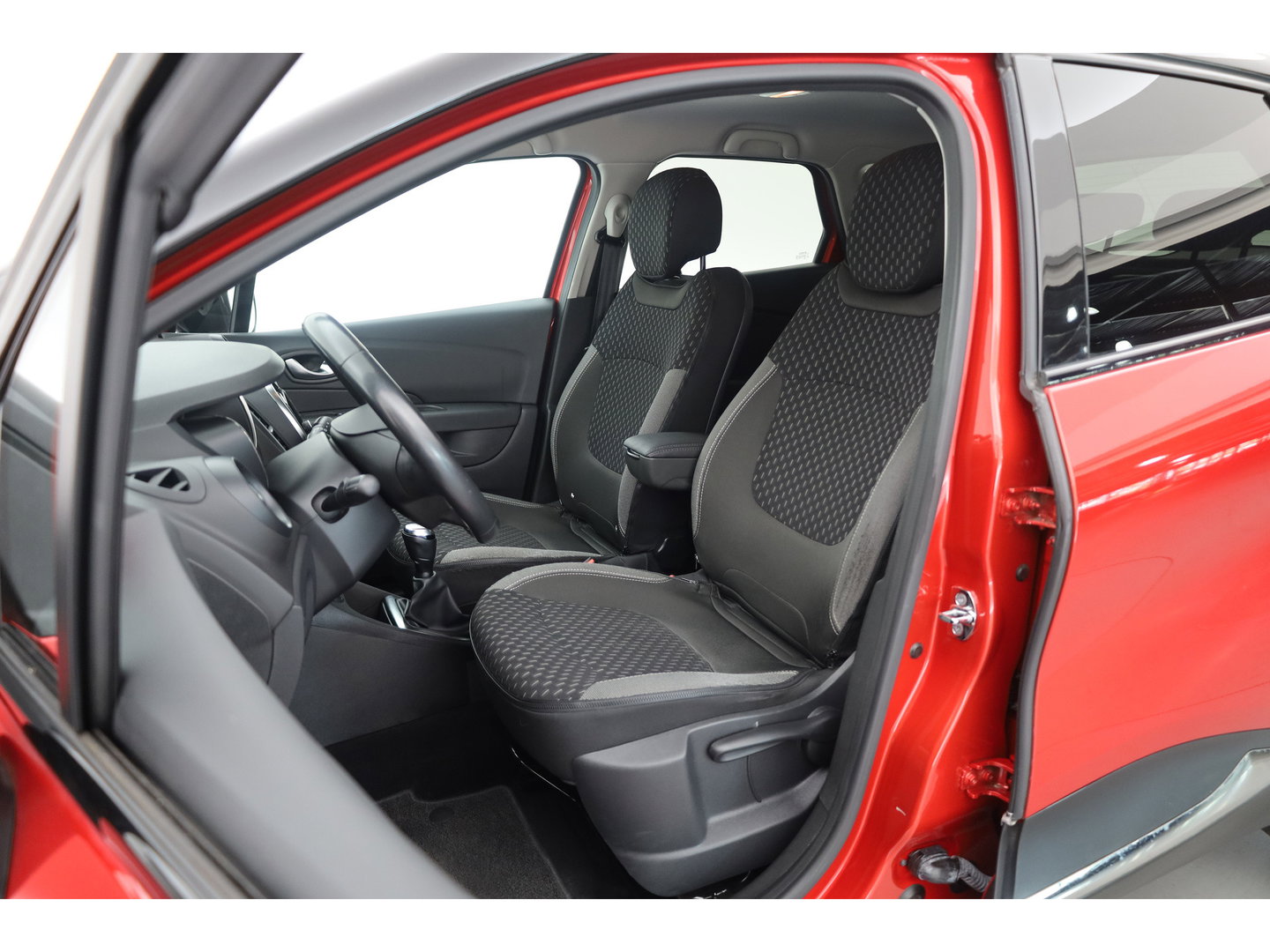 Renault Captur 0.9 TCe Intens | Trekhaak | Cruise Control | Keyless | Camera | Bluetooth | Navi | PDC V+A