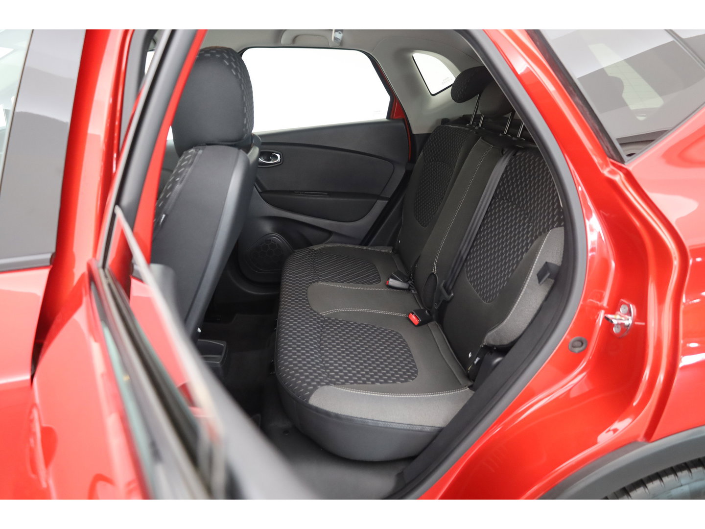 Renault Captur 0.9 TCe Intens | Trekhaak | Cruise Control | Keyless | Camera | Bluetooth | Navi | PDC V+A