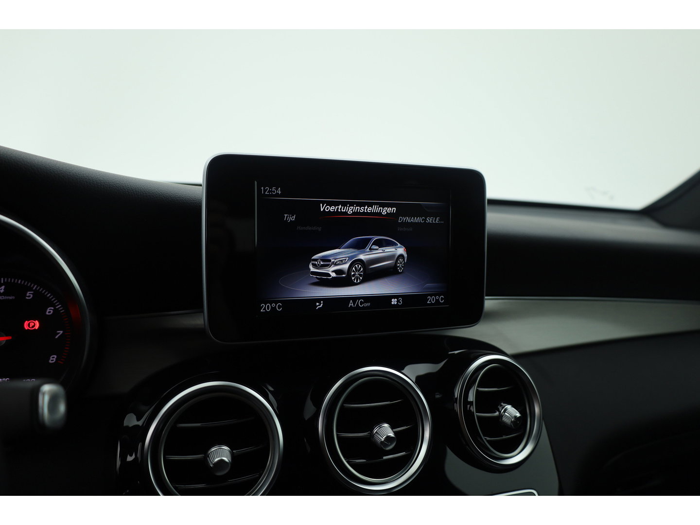 Mercedes-Benz GLC Coupé 250 4MATIC Business Solution AMG | Cruise Control | Memory | Stoelverw. | Camera | Bluetooth | 2400kg Trekgewicht | PDC V+A