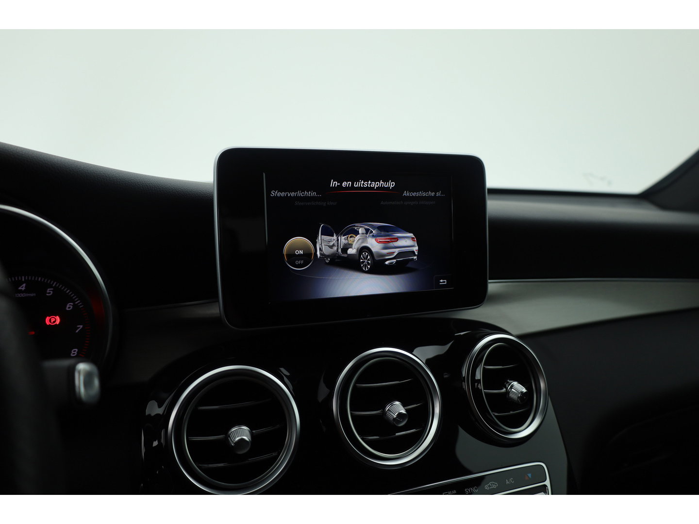 Mercedes-Benz GLC Coupé 250 4MATIC Business Solution AMG | Cruise Control | Memory | Stoelverw. | Camera | Bluetooth | 2400kg Trekgewicht | PDC V+A