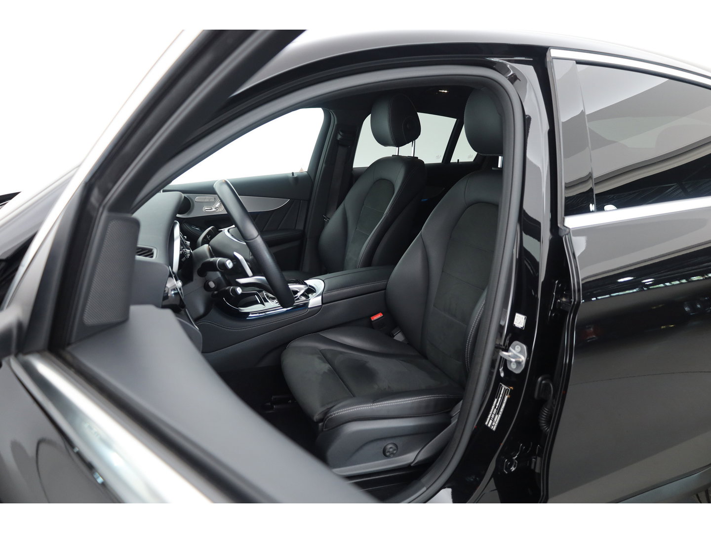 Mercedes-Benz GLC Coupé 250 4MATIC Business Solution AMG | Cruise Control | Memory | Stoelverw. | Camera | Bluetooth | 2400kg Trekgewicht | PDC V+A