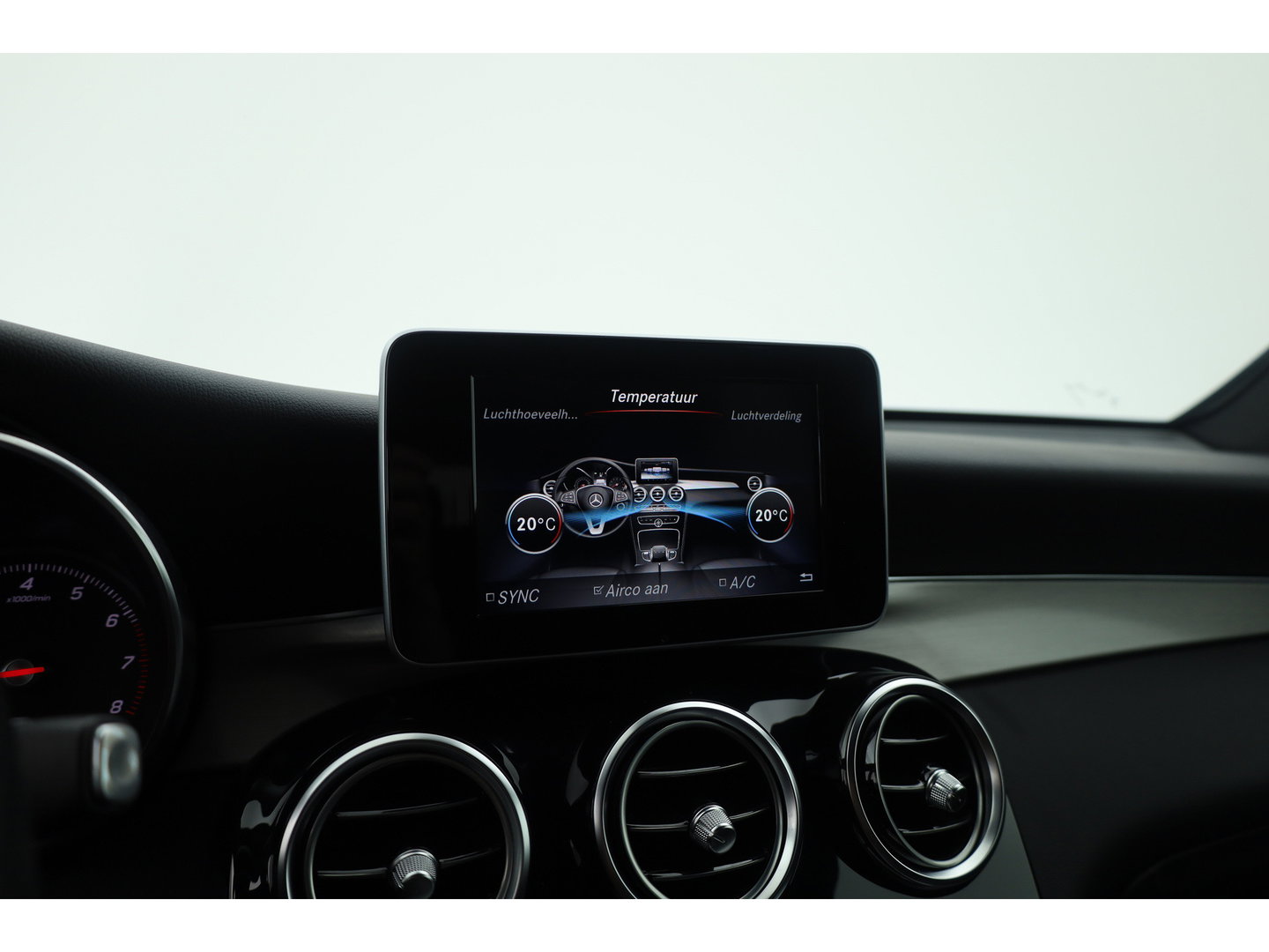 Mercedes-Benz GLC Coupé 250 4MATIC Business Solution AMG | Cruise Control | Memory | Stoelverw. | Camera | Bluetooth | 2400kg Trekgewicht | PDC V+A