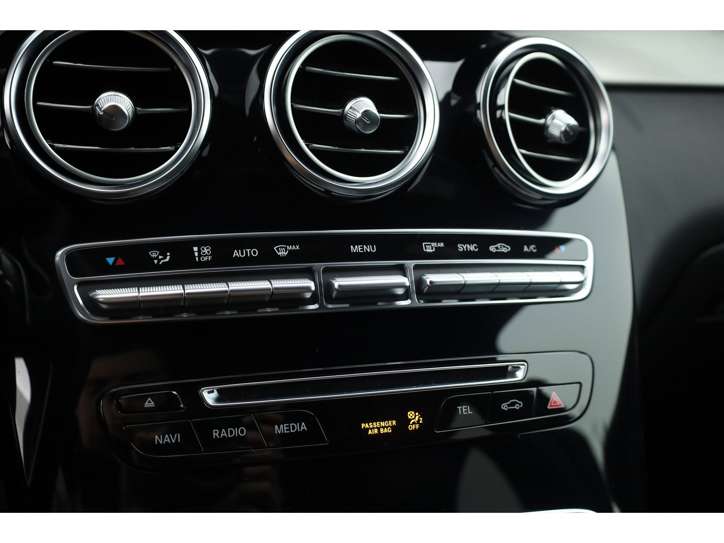 Mercedes-Benz GLC Coupé 250 4MATIC Business Solution AMG | Cruise Control | Memory | Stoelverw. | Camera | Bluetooth | 2400kg Trekgewicht | PDC V+A