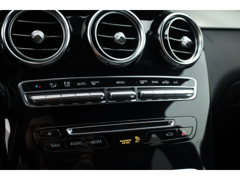 Mercedes-Benz GLC Coupé 250 4MATIC Business Solution AMG | Cruise Control | Memory | Stoelverw. | Camera | Bluetooth | 2400kg Trekgewicht | PDC V+A