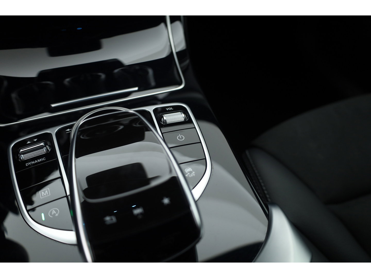 Mercedes-Benz GLC Coupé 250 4MATIC Business Solution AMG | Cruise Control | Memory | Stoelverw. | Camera | Bluetooth | 2400kg Trekgewicht | PDC V+A
