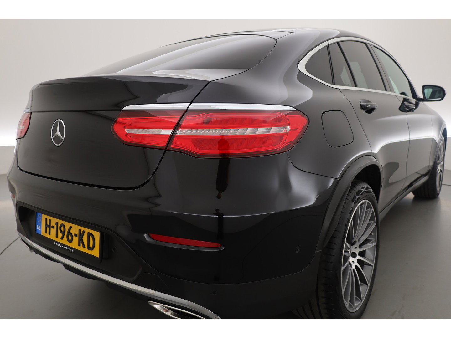 Mercedes-Benz GLC Coupé 250 4MATIC Business Solution AMG | Cruise Control | Memory | Stoelverw. | Camera | Bluetooth | 2400kg Trekgewicht | PDC V+A