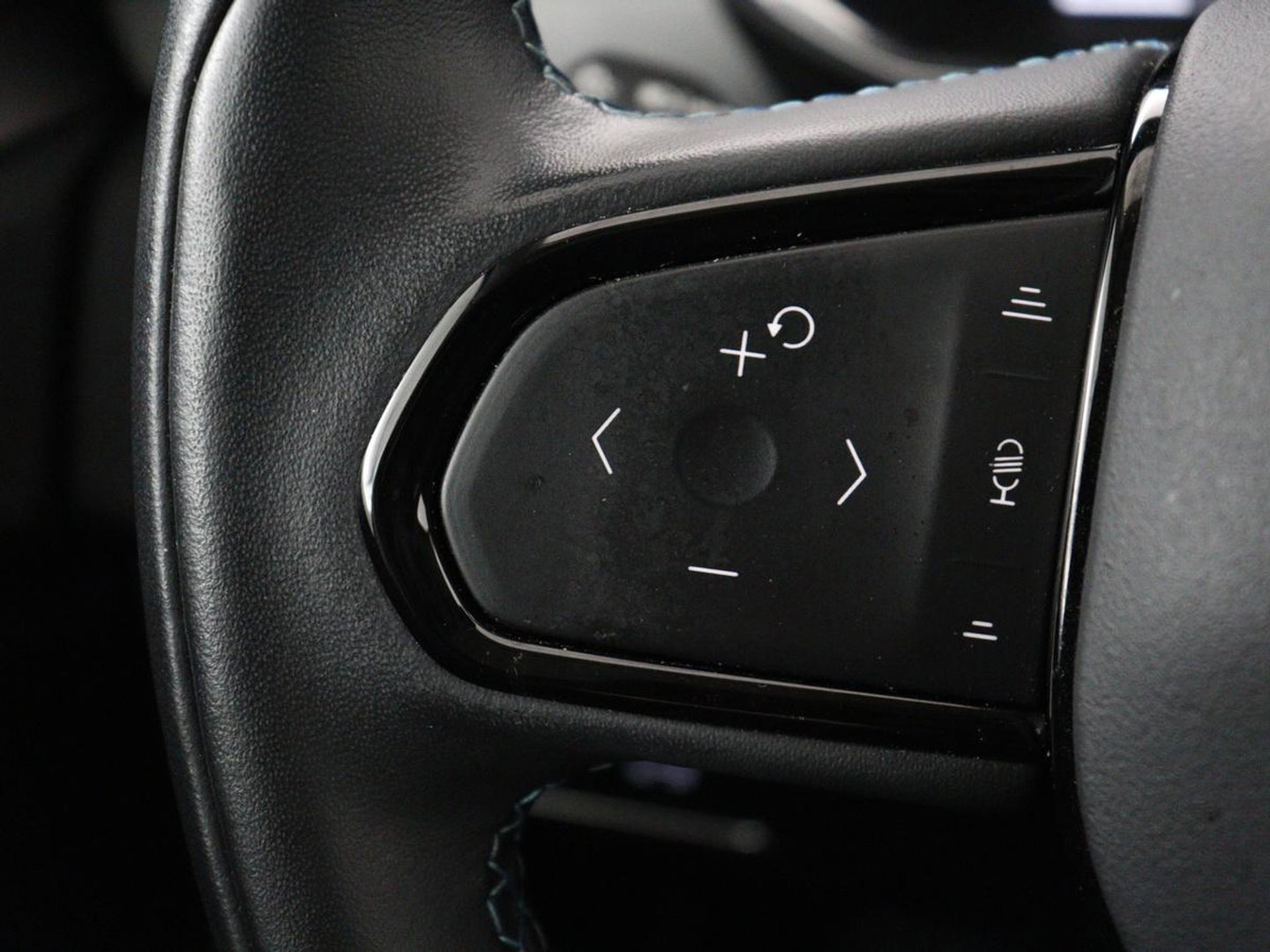 Lynk & Co 01 1.5 SOH 90.1 | Panoramadak | Trekhaak | Infinity by harman | Adaptive cruise | Full LED | Carplay | Camera | Sfeerverlichting | Dodehoek detectie |