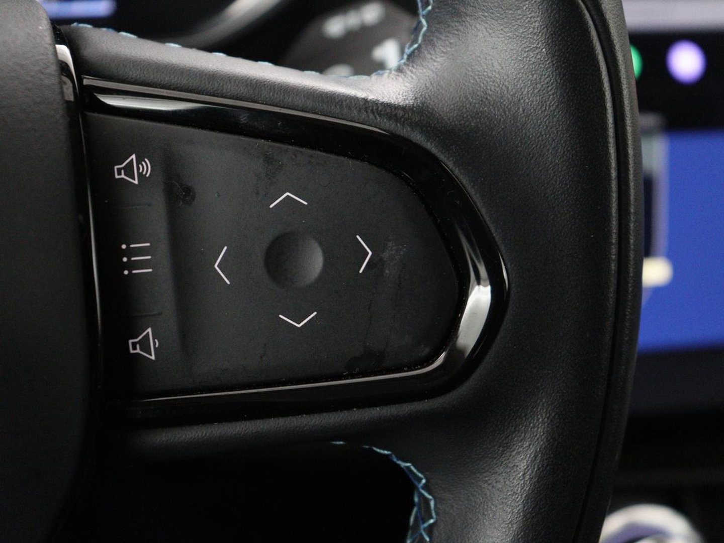 Lynk & Co 01 1.5 SOH 90.1 | Panoramadak | Trekhaak | Infinity by harman | Adaptive cruise | Full LED | Carplay | Camera | Sfeerverlichting | Dodehoek detectie |