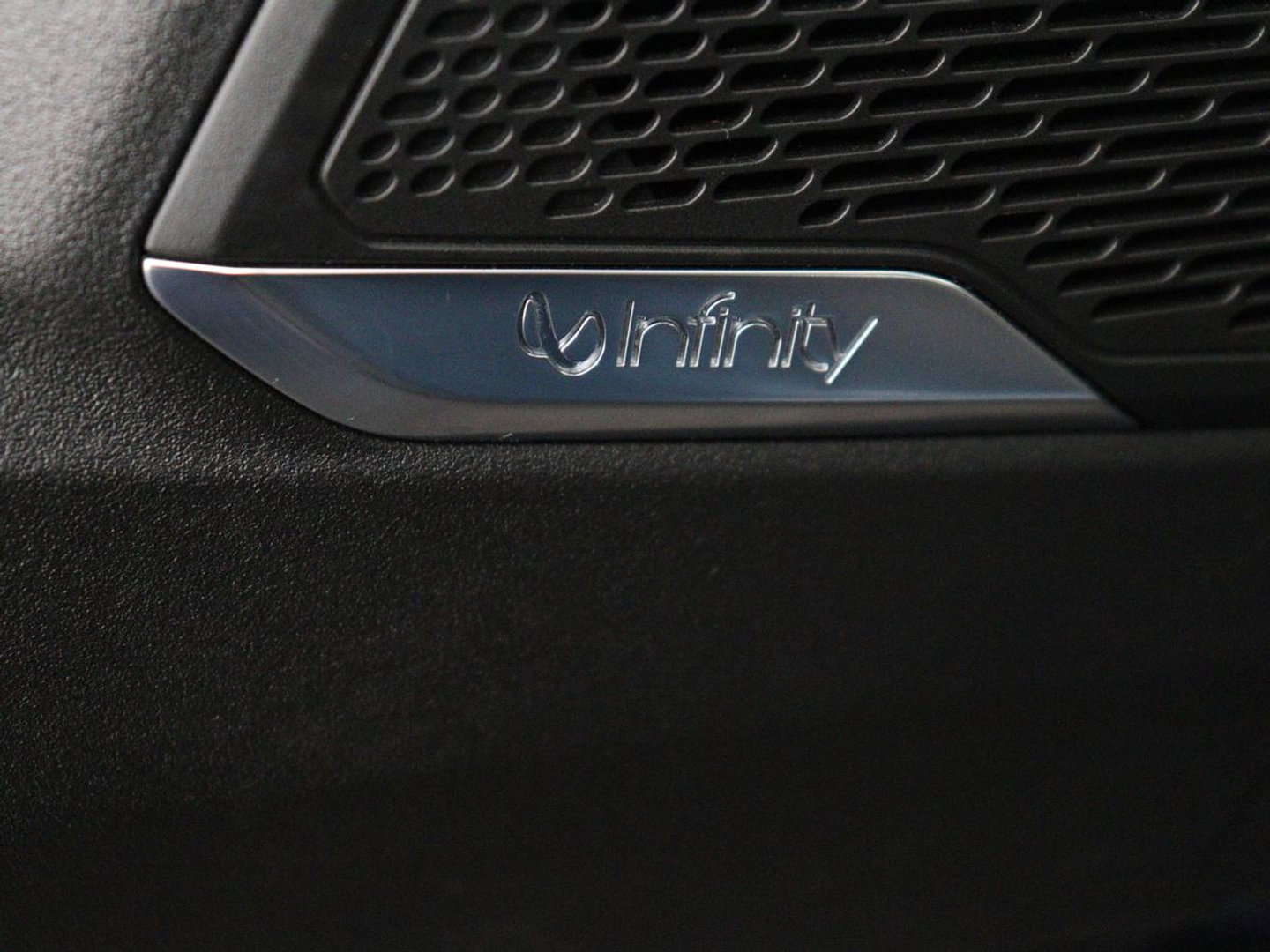 Lynk & Co 01 1.5 SOH 90.1 | Panoramadak | Trekhaak | Infinity by harman | Adaptive cruise | Full LED | Carplay | Camera | Sfeerverlichting | Dodehoek detectie |