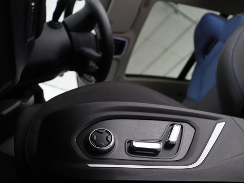 Lynk & Co 01 1.5 SOH 90.1 | Panoramadak | Trekhaak | Infinity by harman | Adaptive cruise | Full LED | Carplay | Camera | Sfeerverlichting | Dodehoek detectie |