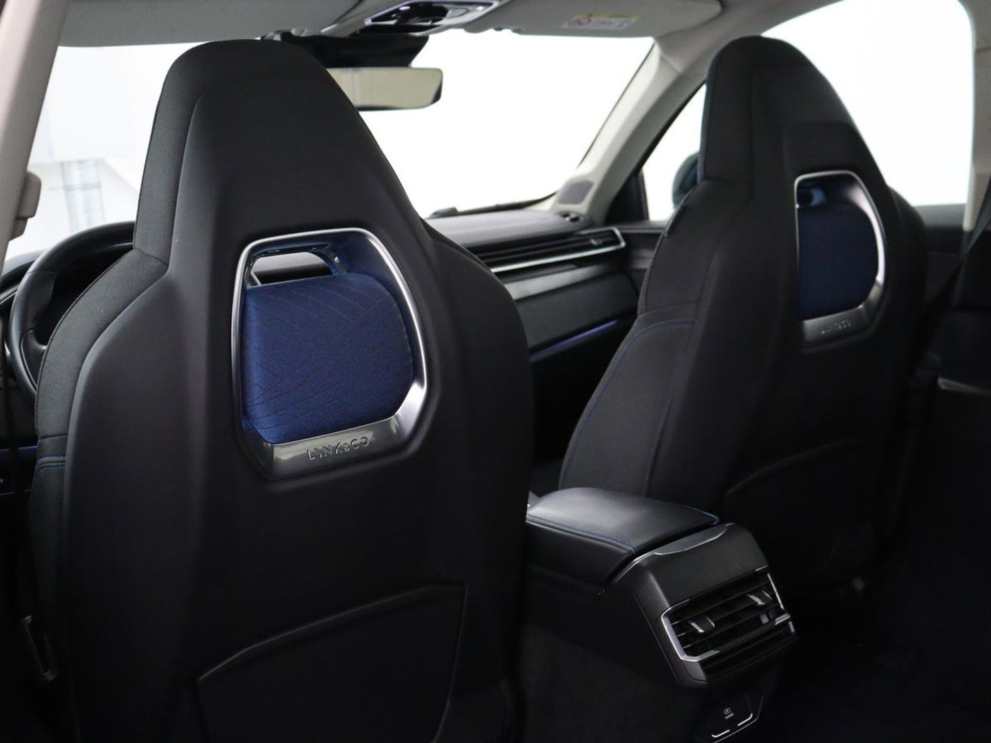 Lynk & Co 01 1.5 SOH 90.1 | Panoramadak | Trekhaak | Infinity by harman | Adaptive cruise | Full LED | Carplay | Camera | Sfeerverlichting | Dodehoek detectie |