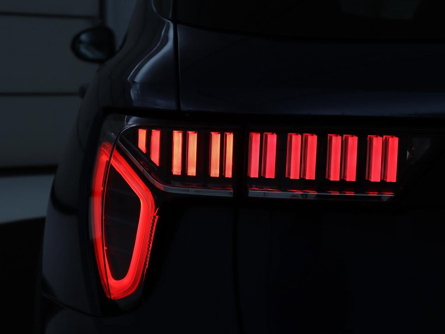 Lynk & Co 01 1.5 SOH 90.1 | Panoramadak | Trekhaak | Infinity by harman | Adaptive cruise | Full LED | Carplay | Camera | Sfeerverlichting | Dodehoek detectie |