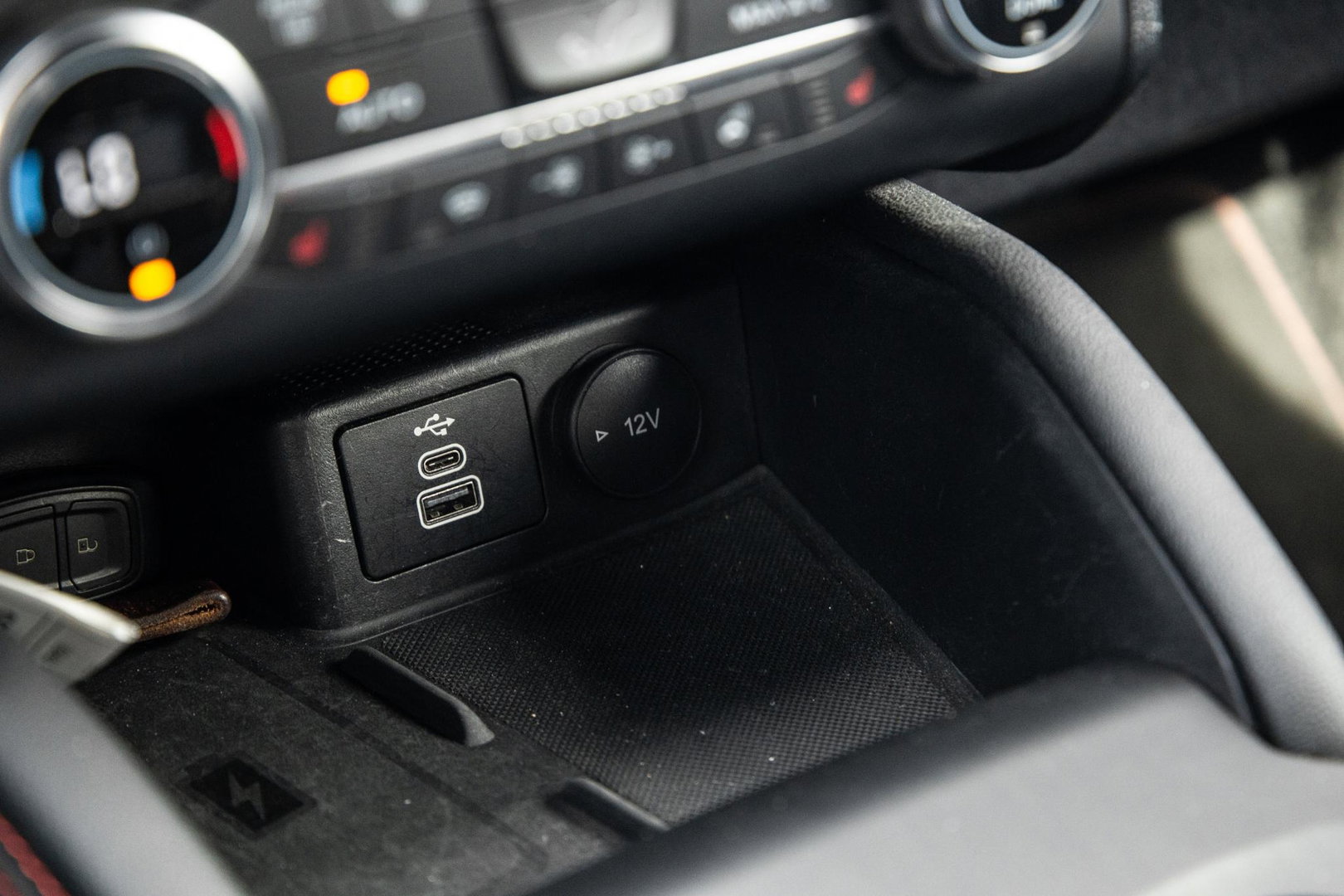Ford Kuga 2.5 PHEV ST-Line PANORAMADAK / CARPLAY / TREKHAAK / DEALER ONDERHOUDEN / CAMERA
