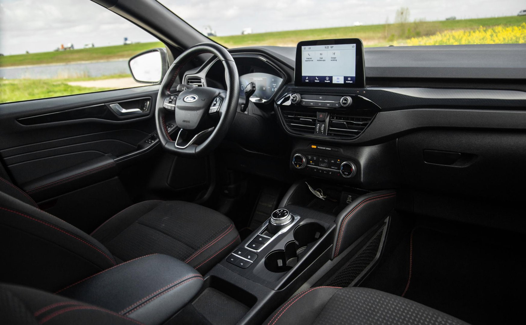 Ford Kuga 2.5 PHEV ST-Line PANORAMADAK / CARPLAY / TREKHAAK / DEALER ONDERHOUDEN / CAMERA