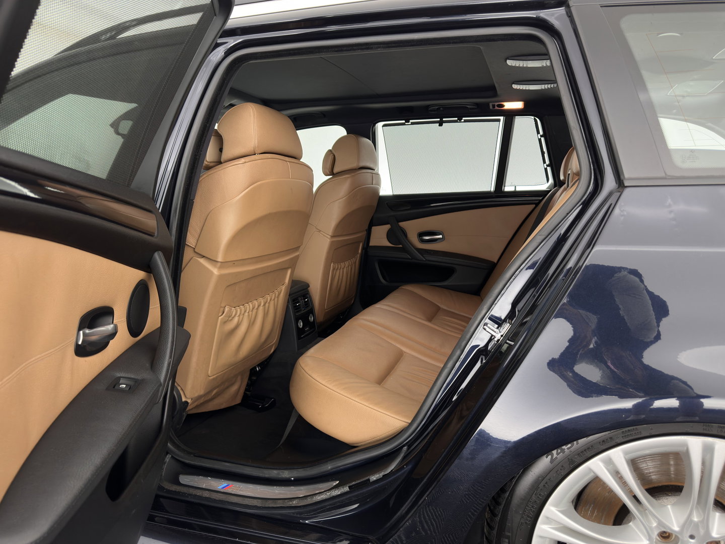 BMW 5 Serie Touring 535d M-Sportpack High Executive Aut. * PANO | LEATHER | HEATED SPORTSEATS | HIFI-SOUND | NAVI-FULLMAP | CRUISE | XENON | MEMORY-PACK | 19"ALU*