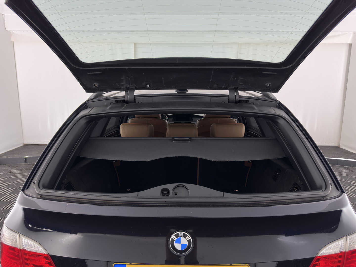 BMW 5 Serie Touring 535d M-Sportpack High Executive Aut. * PANO | LEATHER | HEATED SPORTSEATS | HIFI-SOUND | NAVI-FULLMAP | CRUISE | XENON | MEMORY-PACK | 19"ALU*