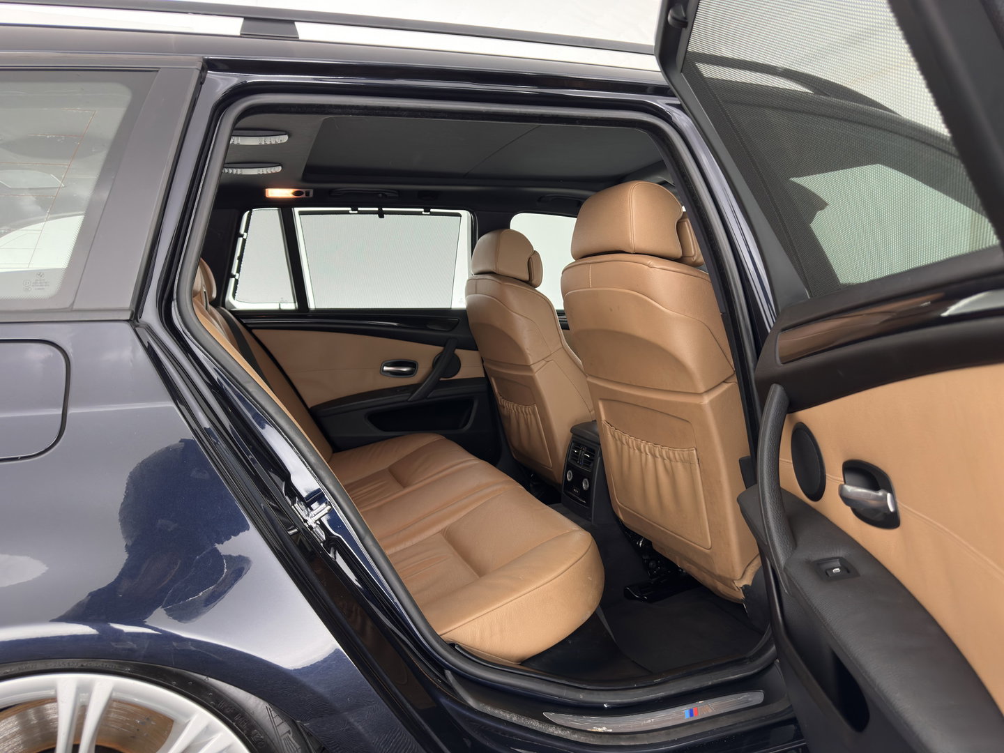 BMW 5 Serie Touring 535d M-Sportpack High Executive Aut. * PANO | LEATHER | HEATED SPORTSEATS | HIFI-SOUND | NAVI-FULLMAP | CRUISE | XENON | MEMORY-PACK | 19"ALU*