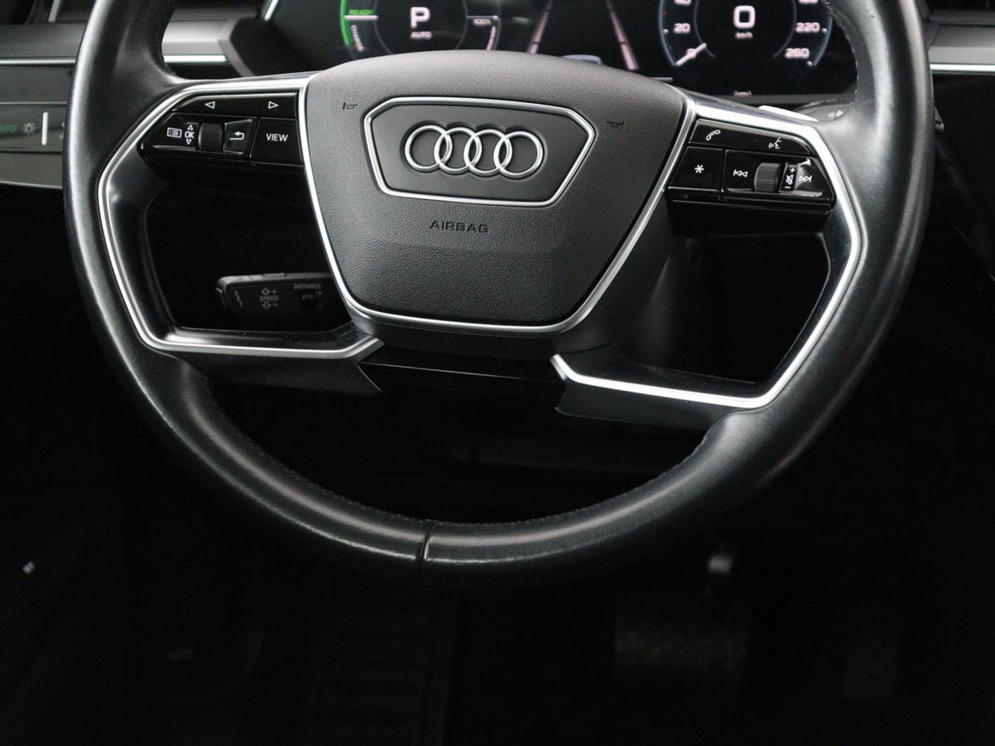 Audi e-tron e-tron 50 quattro Launch edition plus 71 kWh | SOH 90.6 | Panoramadak | Luchtvering | Adaptive cruise | Leder | Carplay | Memory | Stoelverwarming | Navi. Full map | PDC