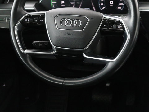 Audi e-tron e-tron 50 quattro Launch edition plus 71 kWh | SOH 90.6 | Panoramadak | Luchtvering | Adaptive cruise | Leder | Carplay | Memory | Stoelverwarming | Navi. Full map | PDC