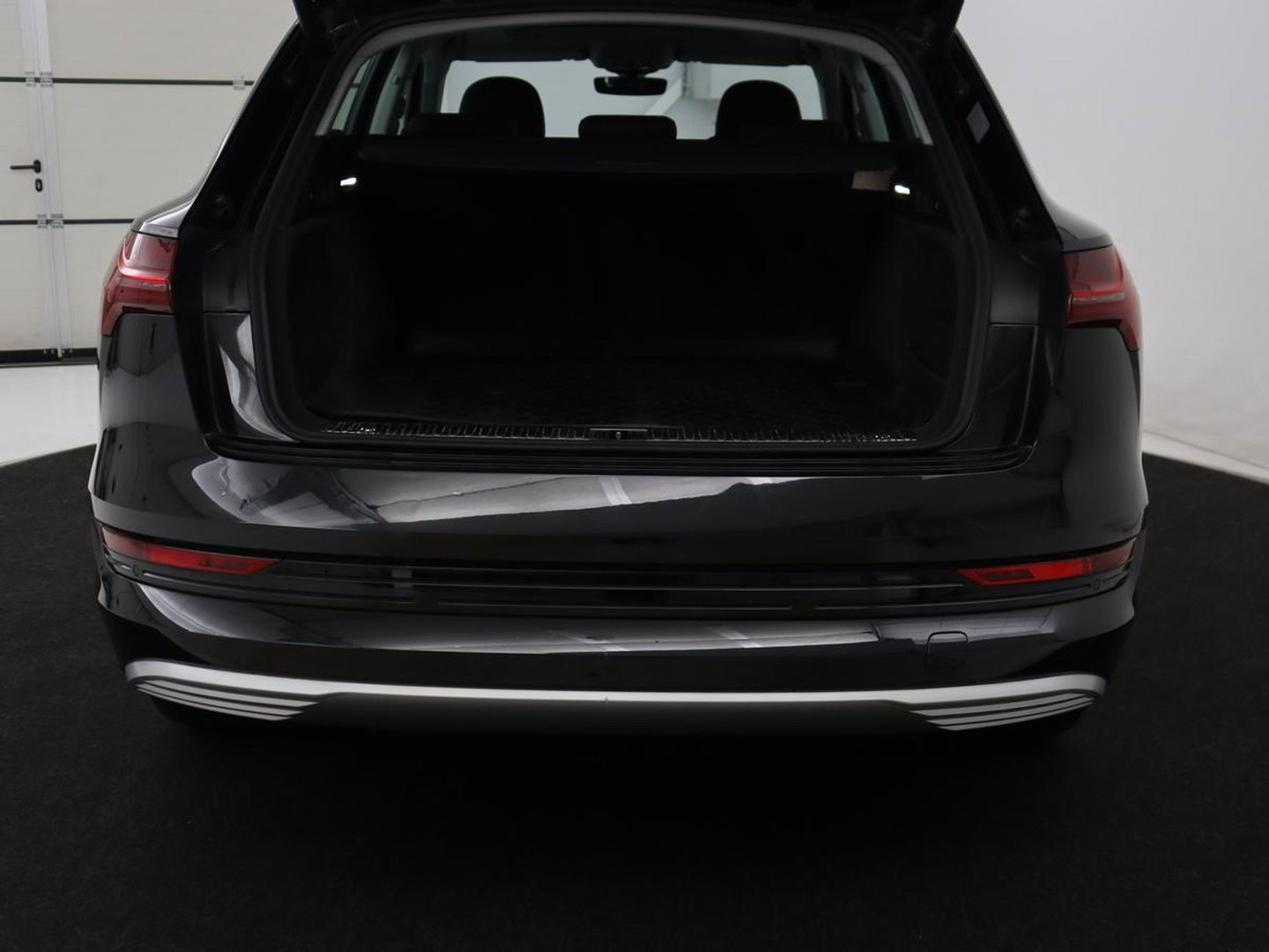 Audi e-tron e-tron 50 quattro Launch edition plus 71 kWh | SOH 90.6 | Panoramadak | Luchtvering | Adaptive cruise | Leder | Carplay | Memory | Stoelverwarming | Navi. Full map | PDC