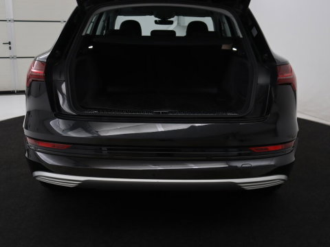 Audi e-tron e-tron 50 quattro Launch edition plus 71 kWh | SOH 90.6 | Panoramadak | Luchtvering | Adaptive cruise | Leder | Carplay | Memory | Stoelverwarming | Navi. Full map | PDC