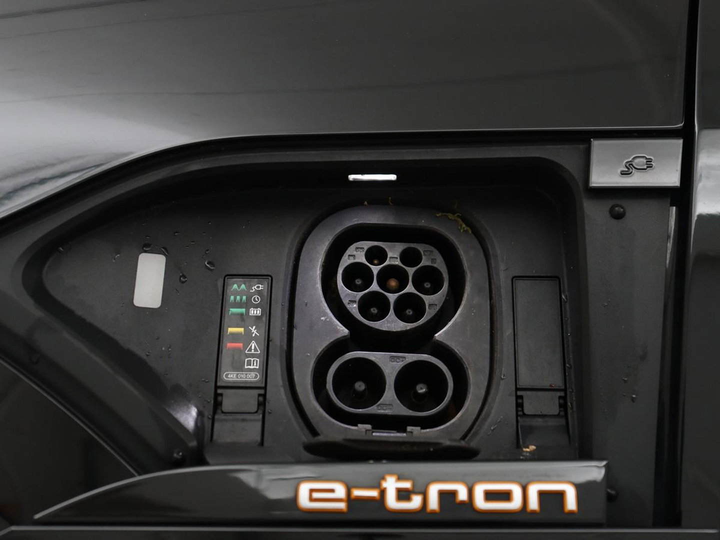 Audi e-tron e-tron 50 quattro Launch edition plus 71 kWh | SOH 90.6 | Panoramadak | Luchtvering | Adaptive cruise | Leder | Carplay | Memory | Stoelverwarming | Navi. Full map | PDC